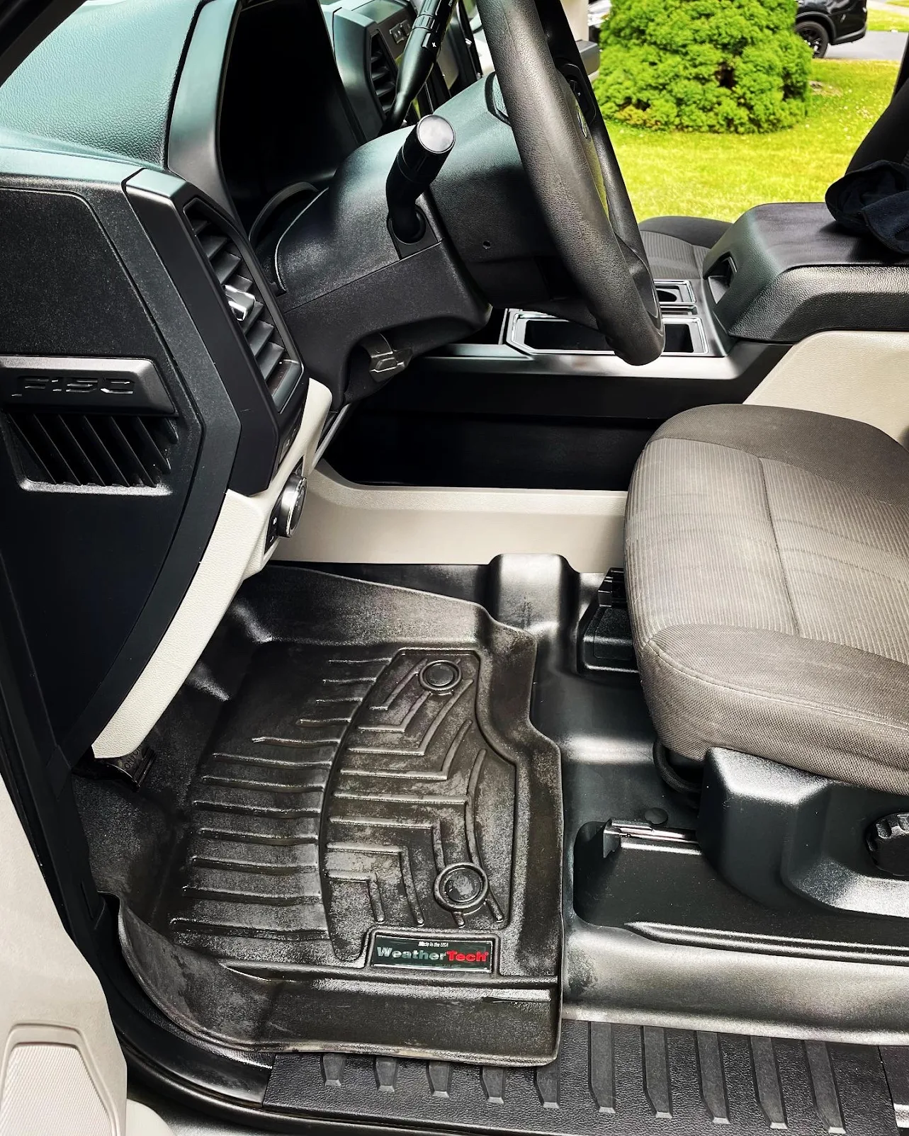 Above Detail 2 Your Community Marketplace: It's quick and easy. Learn, Shop, Sell, and connect with friends and family.