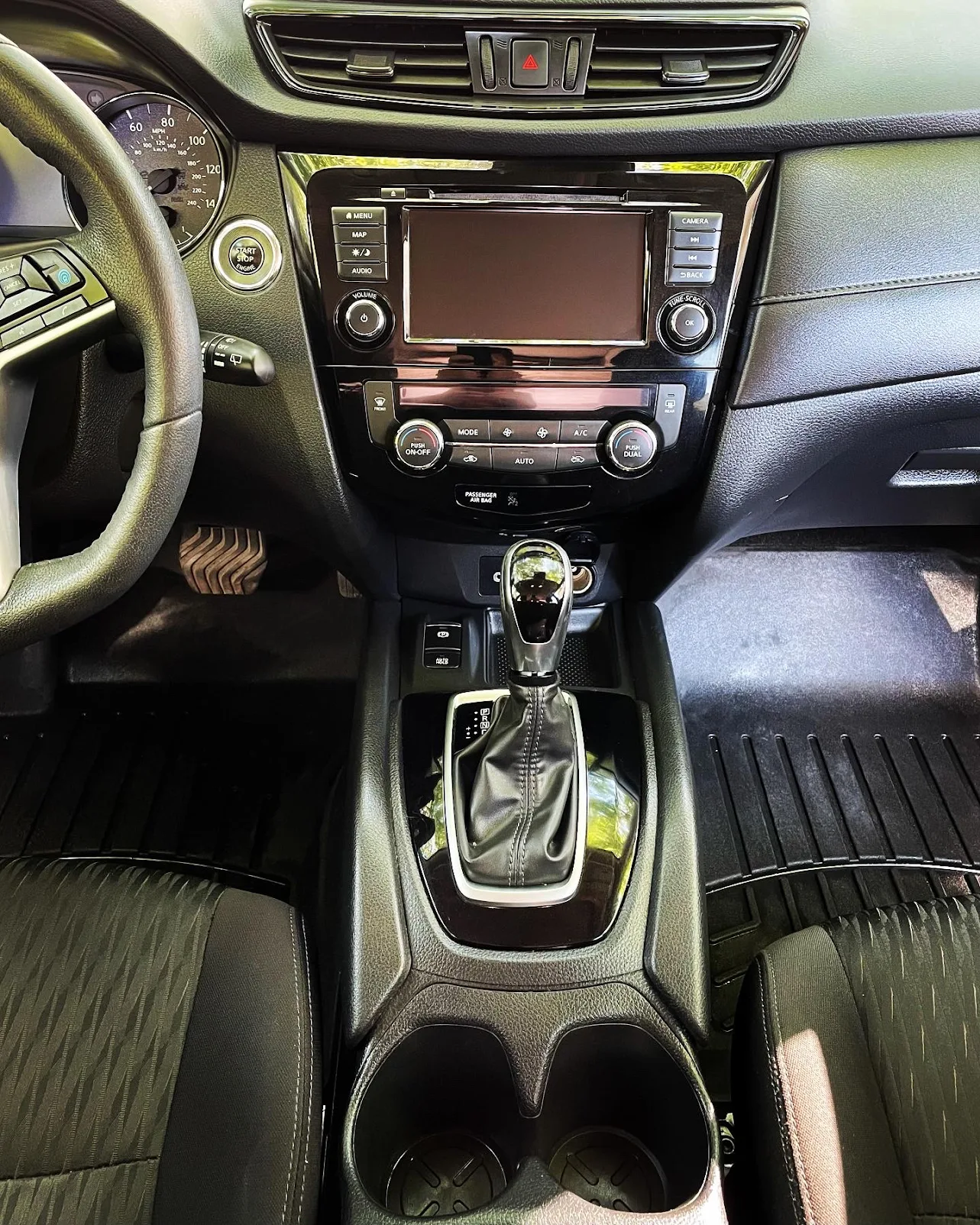 Above Detail 3 Your Community Marketplace: It's quick and easy. Learn, Shop, Sell, and connect with friends and family.