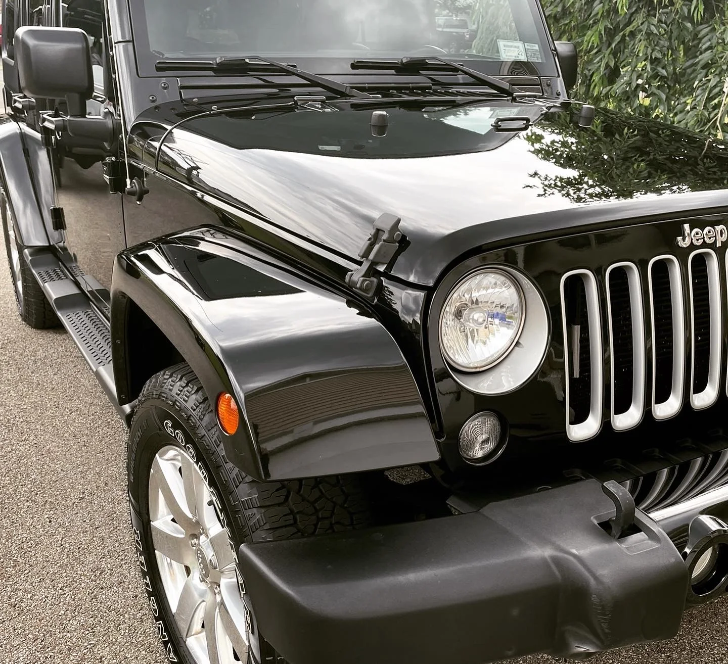 Above Detail Your Community Marketplace: It's quick and easy. Learn, Shop, Sell, and connect with friends and family.