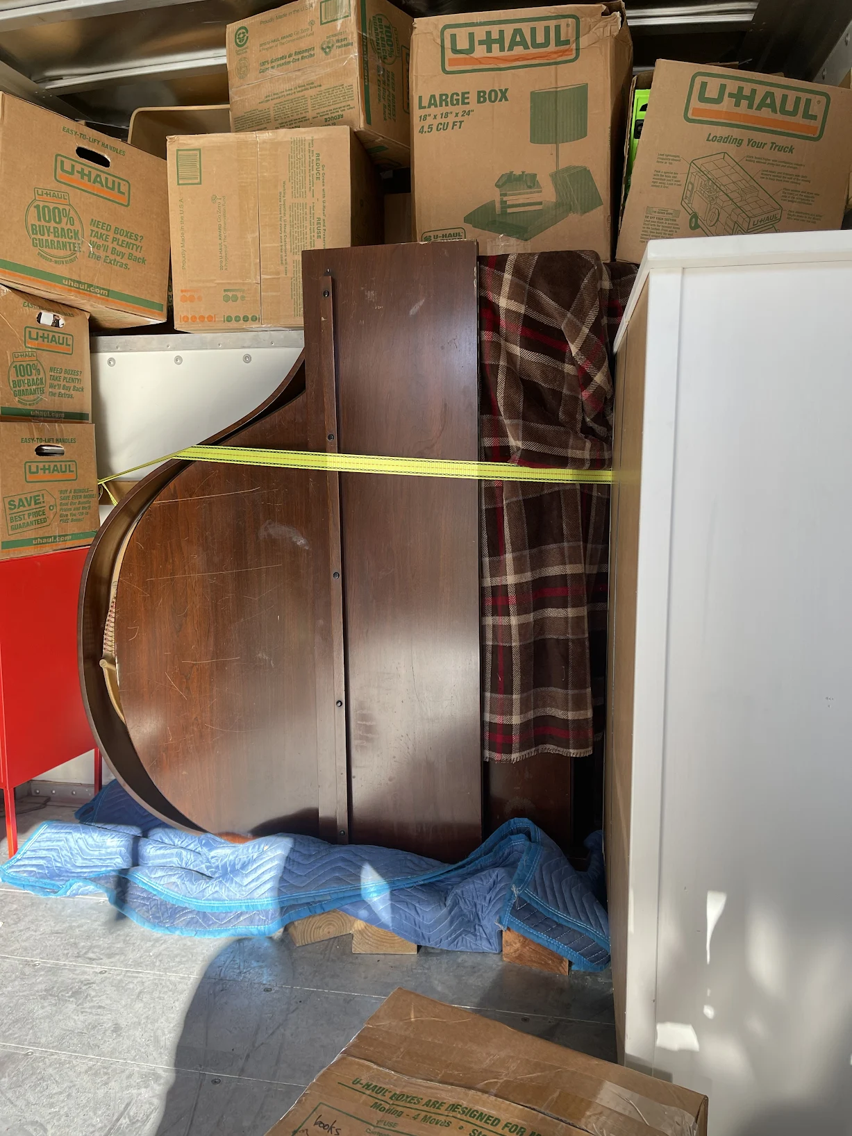 Always Moving 2 Your Community Marketplace: It's quick and easy. Learn, Shop, Sell, and connect with friends and family.