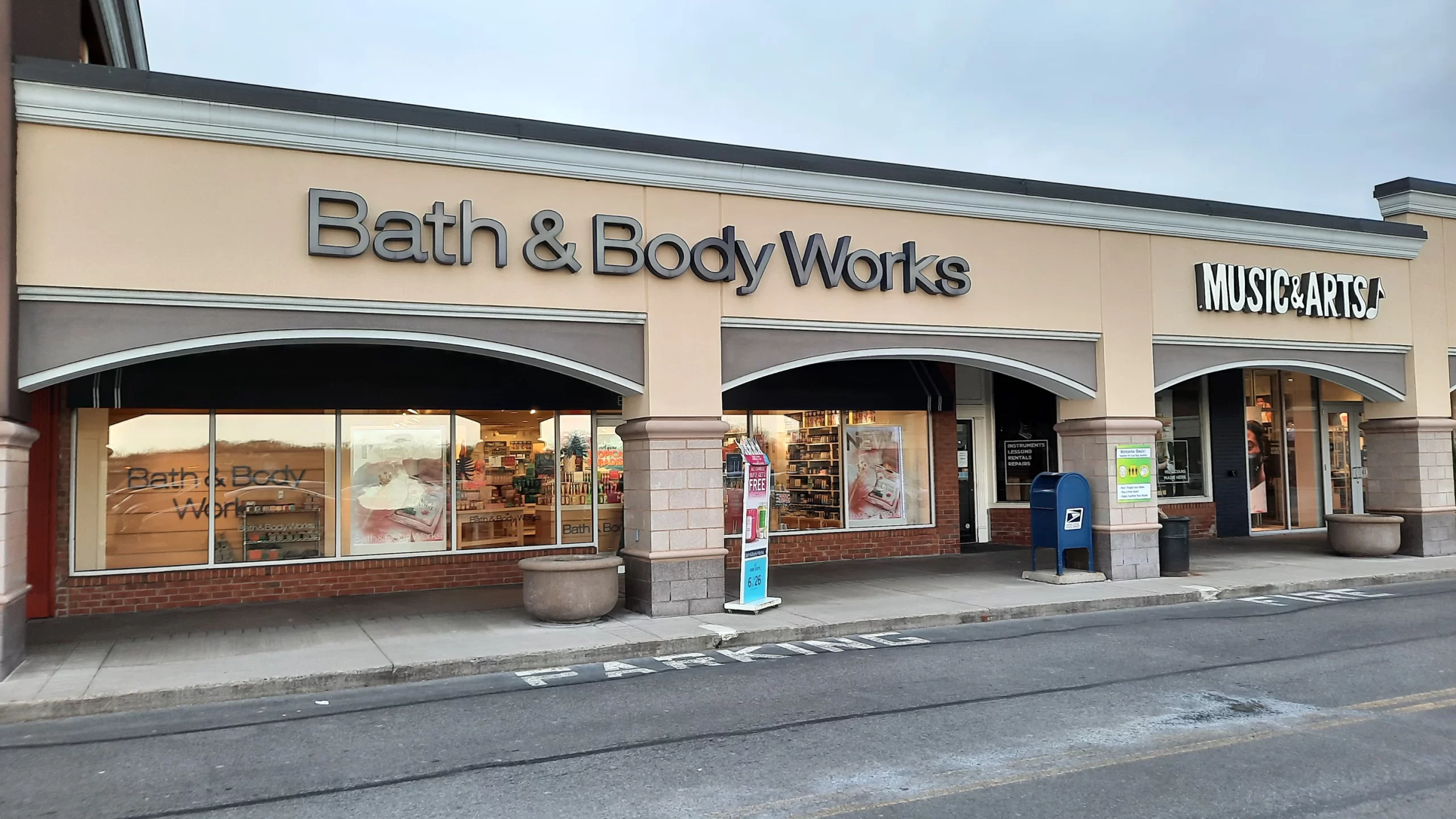 Bath Body Works 3 scaled Your Community Marketplace: It's quick and easy. Learn, Shop, Sell, and connect with friends and family.