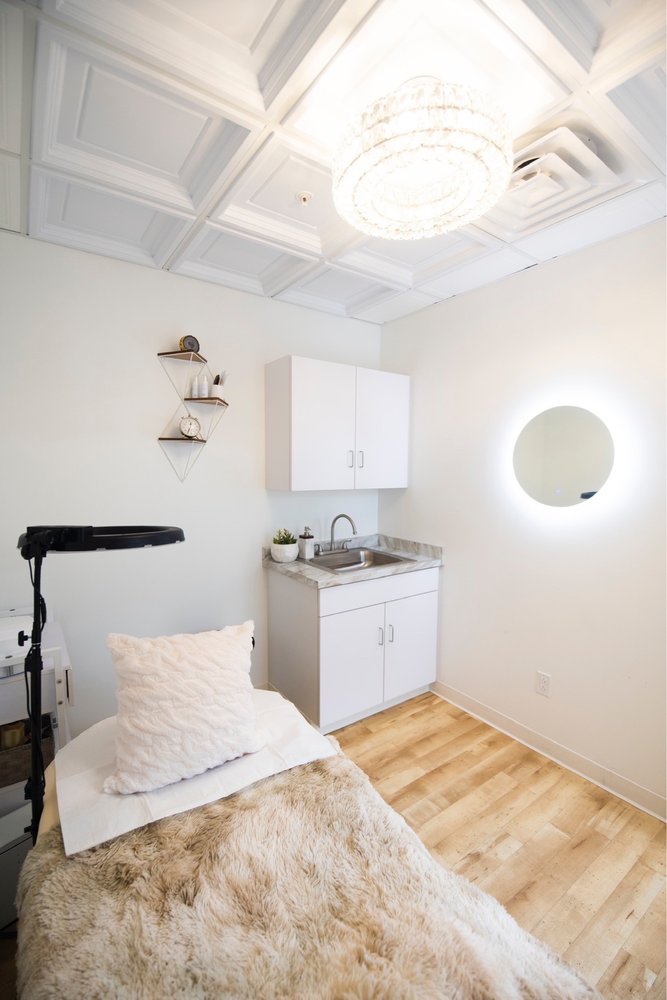 Brooks and Harlow Salon 11 Your Community Marketplace: It's quick and easy. Learn, Shop, Sell, and connect with friends and family.