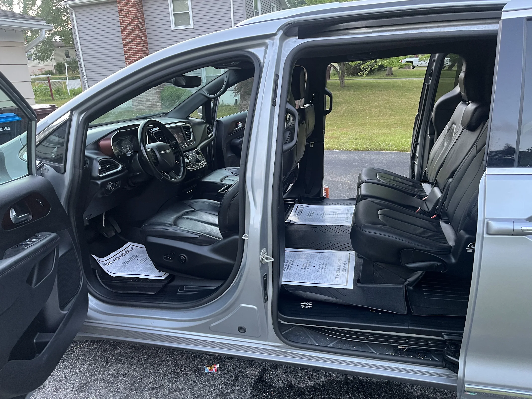 Demos Detailing 3 Your Community Marketplace: It's quick and easy. Learn, Shop, Sell, and connect with friends and family.