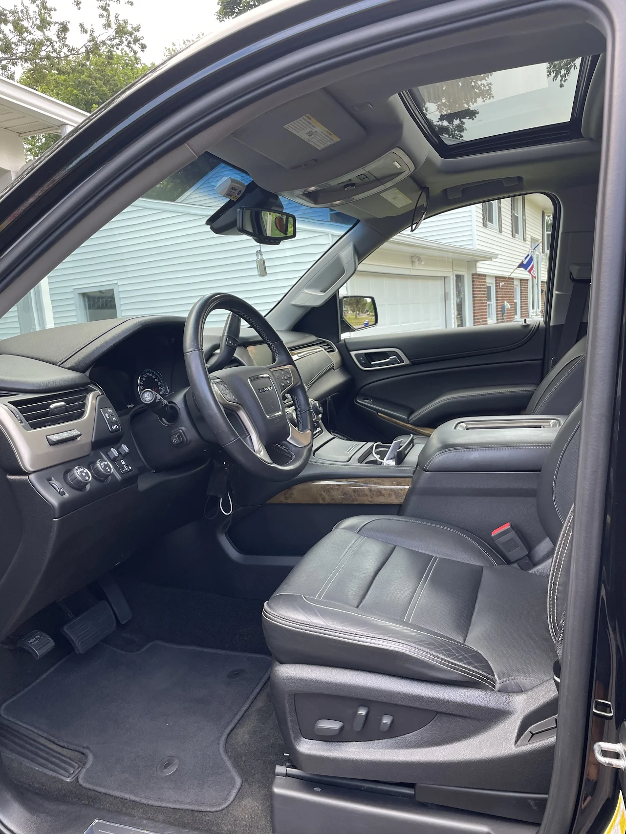 Down to the Details 3 Your Community Marketplace: It's quick and easy. Learn, Shop, Sell, and connect with friends and family.