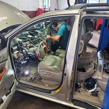 Elmers Brighton Garage4 Your Community Marketplace: It's quick and easy. Learn, Shop, Sell, and connect with friends and family.