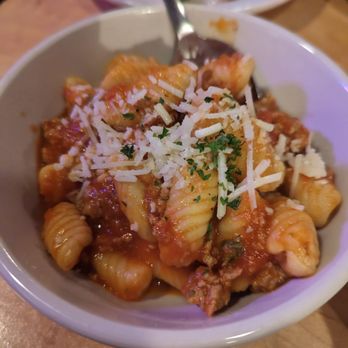 FIOR3 Your Community Marketplace: It's quick and easy. Learn, Shop, Sell, and connect with friends and family.