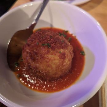 FIOR8 Your Community Marketplace: It's quick and easy. Learn, Shop, Sell, and connect with friends and family.