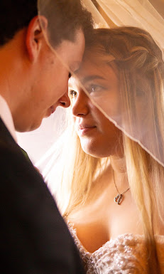 Good Pictures Your Community Marketplace: It's quick and easy. Learn, Shop, Sell, and connect with friends and family.