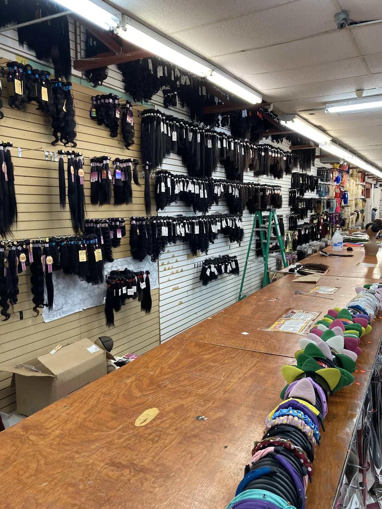 Hollywood Hair Beauty 5 Your Community Marketplace: It's quick and easy. Learn, Shop, Sell, and connect with friends and family.