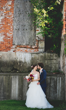 Jessica LK Photography3 Your Community Marketplace: It's quick and easy. Learn, Shop, Sell, and connect with friends and family.