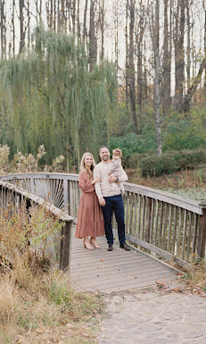 Jessica Slaunwhite Photography1 Your Community Marketplace: It's quick and easy. Learn, Shop, Sell, and connect with friends and family.