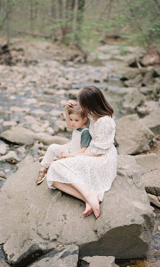 Jessica Slaunwhite Photography5 Your Community Marketplace: It's quick and easy. Learn, Shop, Sell, and connect with friends and family.