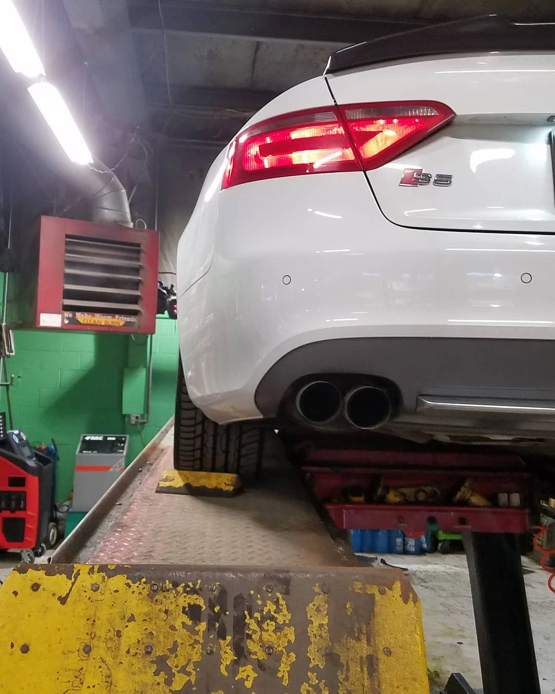 Kurts Garage 2 Your Community Marketplace: It's quick and easy. Learn, Shop, Sell, and connect with friends and family.