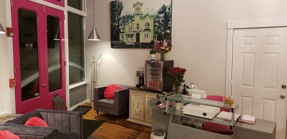 Michele 2 1 Your Community Marketplace: It's quick and easy. Learn, Shop, Sell, and connect with friends and family.