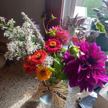 Pittsford Florist5 Your Community Marketplace: It's quick and easy. Learn, Shop, Sell, and connect with friends and family.