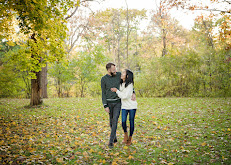 Robin Fox Photography3 1 Your Community Marketplace: It's quick and easy. Learn, Shop, Sell, and connect with friends and family.