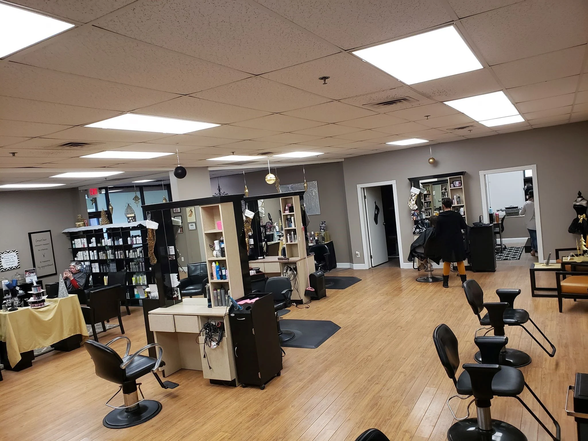 Simply Glamorous Salon 5 Your Community Marketplace: It's quick and easy. Learn, Shop, Sell, and connect with friends and family.