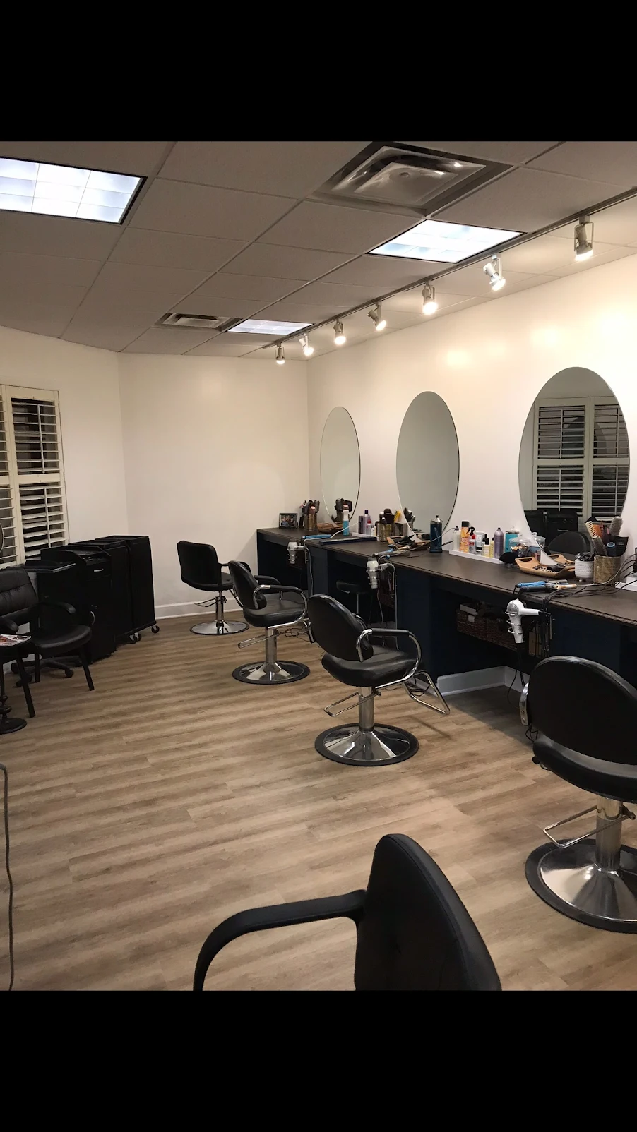 Sorellas Co. Salon 2 Your Community Marketplace: It's quick and easy. Learn, Shop, Sell, and connect with friends and family.