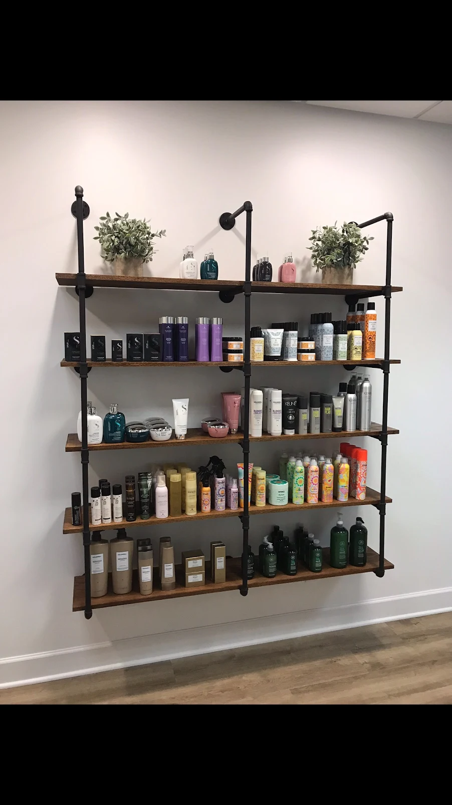 Sorellas Co. Salon 3 Your Community Marketplace: It's quick and easy. Learn, Shop, Sell, and connect with friends and family.