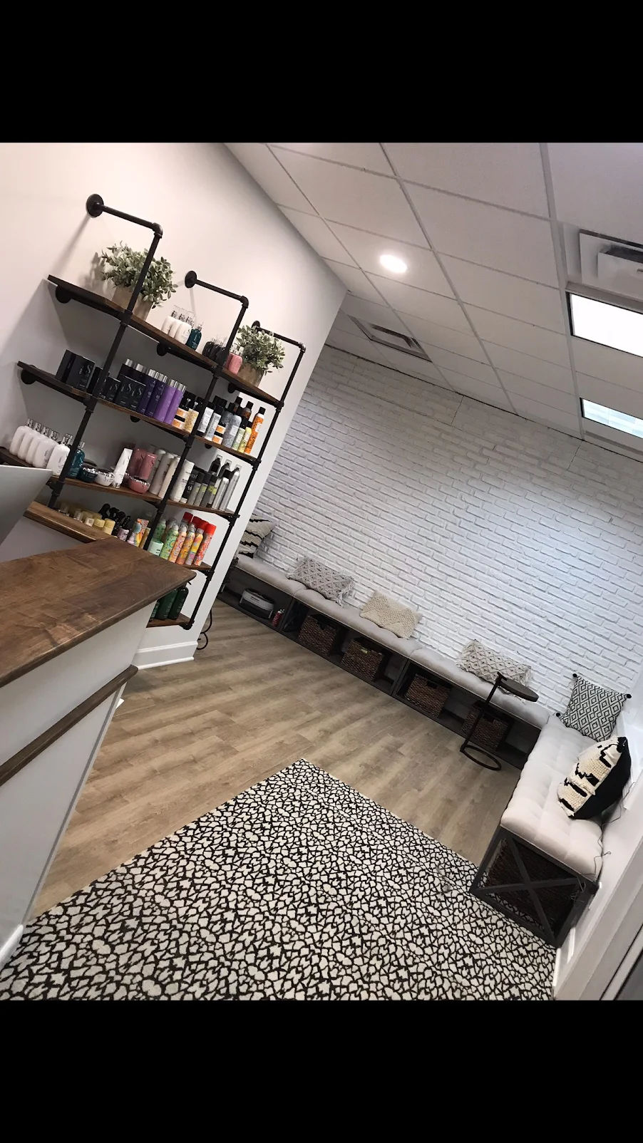 Sorellas Co. Salon Your Community Marketplace: It's quick and easy. Learn, Shop, Sell, and connect with friends and family.