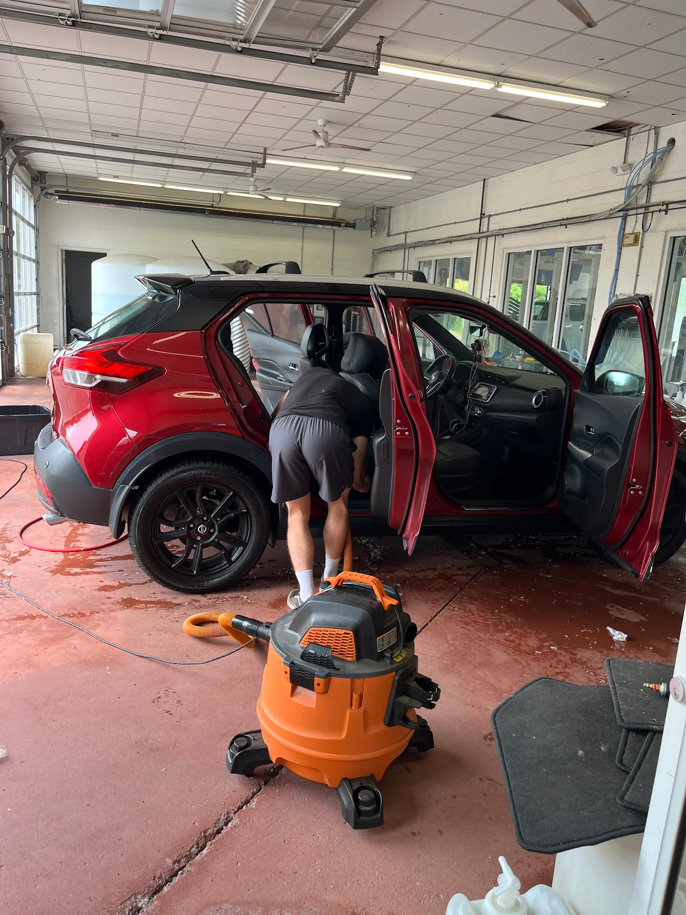 Splash Express 3 Your Community Marketplace: It's quick and easy. Learn, Shop, Sell, and connect with friends and family.