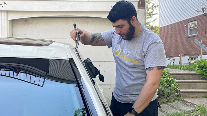 Yale KeyExpress 4 Your Community Marketplace: It's quick and easy. Learn, Shop, Sell, and connect with friends and family.