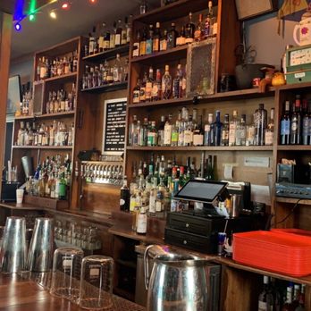 bally5 Your Community Marketplace: It's quick and easy. Learn, Shop, Sell, and connect with friends and family.