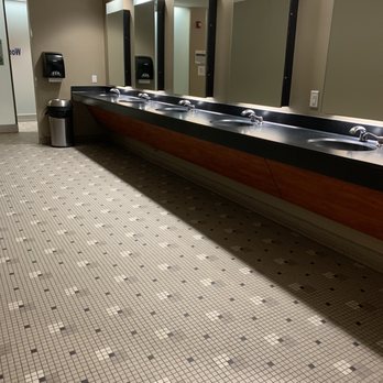 es6 Your Community Marketplace: It's quick and easy. Learn, Shop, Sell, and connect with friends and family.