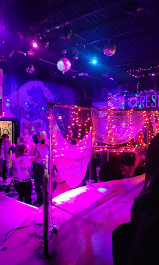 fuze3 Your Community Marketplace: It's quick and easy. Learn, Shop, Sell, and connect with friends and family.