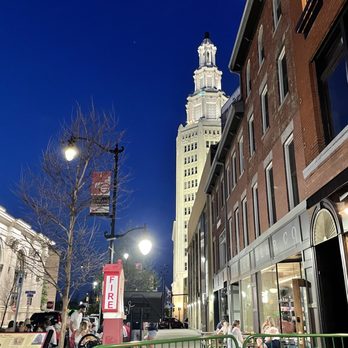 gray1 Your Community Marketplace: It's quick and easy. Learn, Shop, Sell, and connect with friends and family.