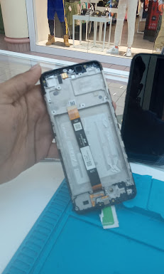 i7 Your Community Marketplace: It's quick and easy. Learn, Shop, Sell, and connect with friends and family.