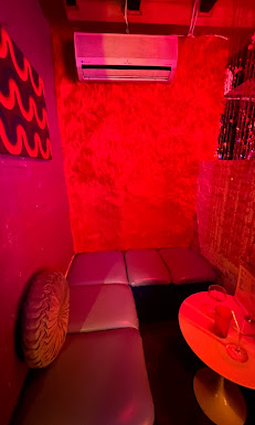 lofi1 Your Community Marketplace: It's quick and easy. Learn, Shop, Sell, and connect with friends and family.