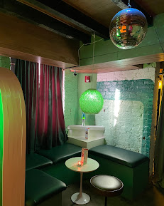 lofi2 Your Community Marketplace: It's quick and easy. Learn, Shop, Sell, and connect with friends and family.