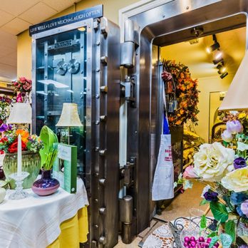 nest11 Your Community Marketplace: It's quick and easy. Learn, Shop, Sell, and connect with friends and family.