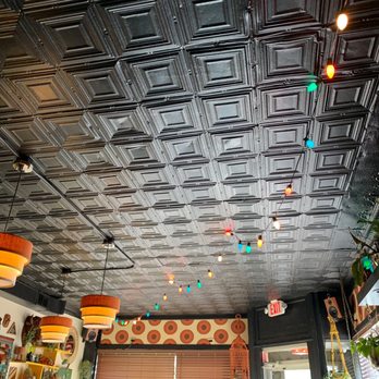 nowhere3 Your Community Marketplace: It's quick and easy. Learn, Shop, Sell, and connect with friends and family.