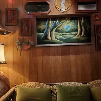 nowhere4 Your Community Marketplace: It's quick and easy. Learn, Shop, Sell, and connect with friends and family.