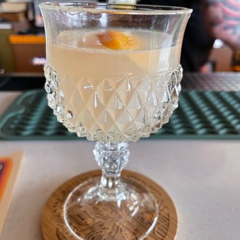 nowhere6 Your Community Marketplace: It's quick and easy. Learn, Shop, Sell, and connect with friends and family.