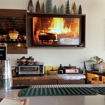 nowhere8 Your Community Marketplace: It's quick and easy. Learn, Shop, Sell, and connect with friends and family.