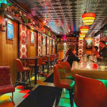 nowhere9 Your Community Marketplace: It's quick and easy. Learn, Shop, Sell, and connect with friends and family.