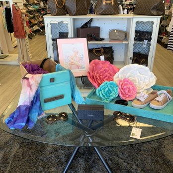 peacock4 Your Community Marketplace: It's quick and easy. Learn, Shop, Sell, and connect with friends and family.