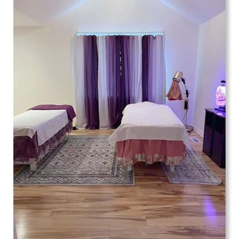 purple 5 Your Community Marketplace: It's quick and easy. Learn, Shop, Sell, and connect with friends and family.