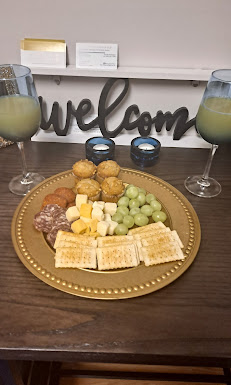 royal2 Your Community Marketplace: It's quick and easy. Learn, Shop, Sell, and connect with friends and family.