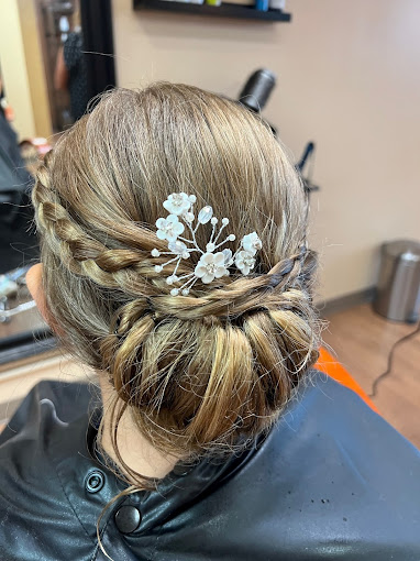 salon1 Your Community Marketplace: It's quick and easy. Learn, Shop, Sell, and connect with friends and family.