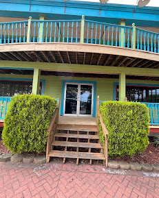 Your Community Marketplace: It's quick and easy. Learn, Shop, Sell, and connect with friends and family.