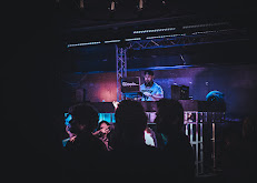 vinyl2 Your Community Marketplace: It's quick and easy. Learn, Shop, Sell, and connect with friends and family.