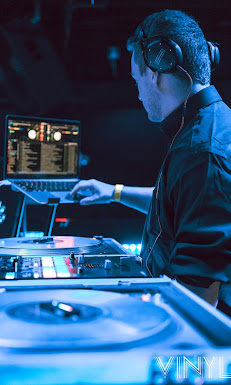 vinyl8 Your Community Marketplace: It's quick and easy. Learn, Shop, Sell, and connect with friends and family.