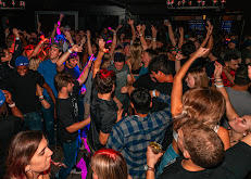 vinyl9 Your Community Marketplace: It's quick and easy. Learn, Shop, Sell, and connect with friends and family.